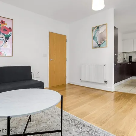 Exclusive 2 Bedroom Flat In Bromley By Bow Londra Esterno foto