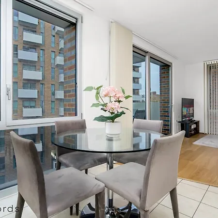 Exclusive 2 Bedroom Flat In Bromley By Bow Londra Esterno foto