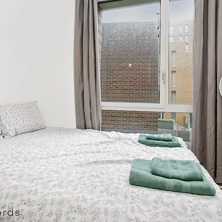 Exclusive 2 Bedroom Flat In Bromley By Bow Londra Esterno foto