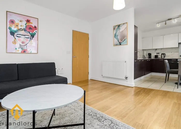 Exclusive 2 Bedroom Flat In Bromley By Bow